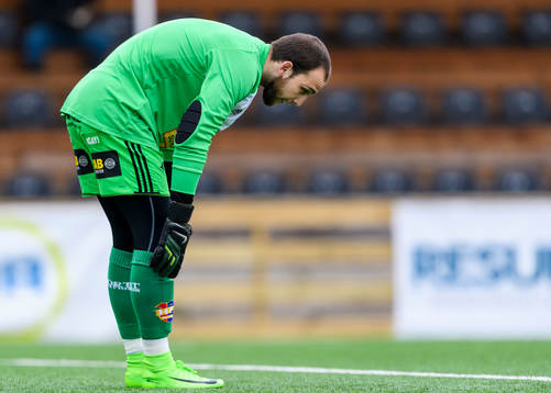 Härnösands målvakt Maksym Ivanov deppar