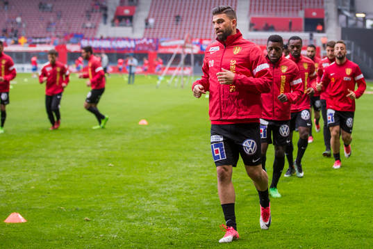Syrianskas spelare värmer upp