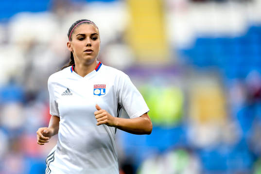 Lyons Alex Morgan värmer upp