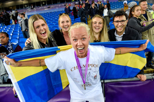 Lyons Caroline Seger och Olivia Schough jublar med svenska