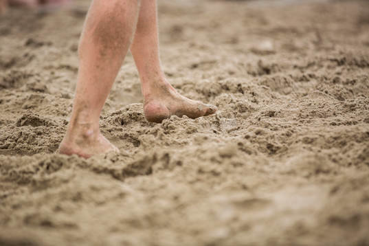 Fötter i sand