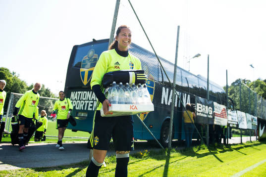 Lotta Schelin med laget