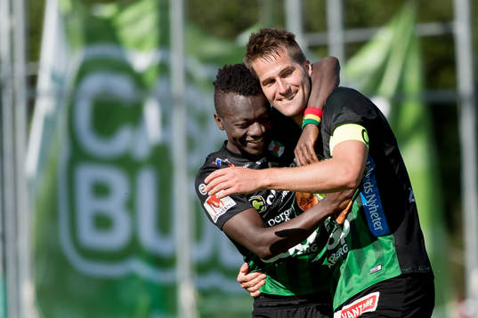 Varbergs Thomas Boakye (v) och Gabriel Altemark-Vanneryr