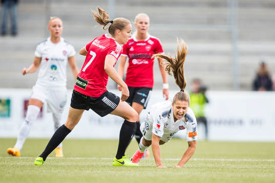 LB07s Anna Björk Kristjánsdóttir och Rosengårds Lieke