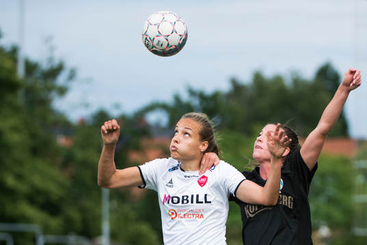LB07s Anna Björk Kristjánsdóttir och Göteborgs Pauline