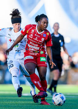 Piteås Faith Ikidi med bollen