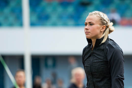 Bianca Salming värmer upp