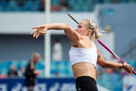 Bianca Salming kastar spjut