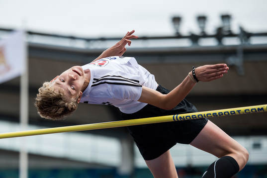 Tobias Bjerre hoppar höjdhopp