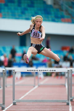 Milla Svanberg springer 300m häck
