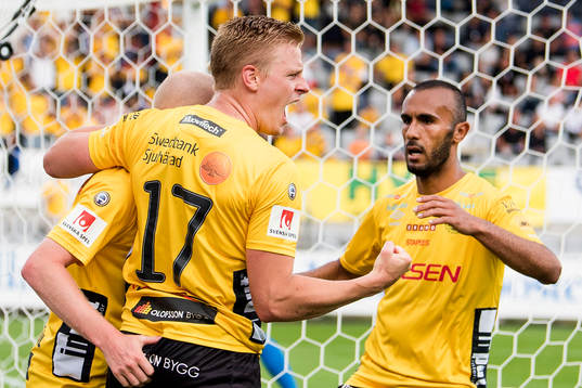 Elfsborgs Per Frick och Issam Jebali jublar