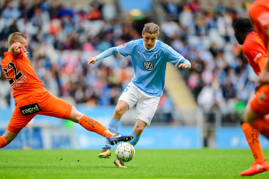 Malmö FFs Pawel Cibicki och AFC Eskilstunas Alexander