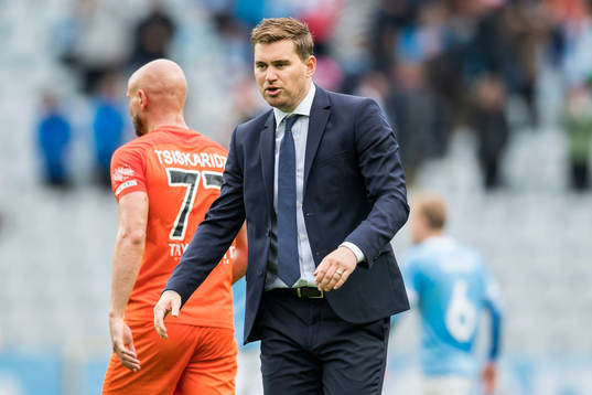 AFC Eskilstunas tränare Michael Jolley deppar