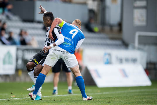 Landskronas Sadat Karim och Oddevolds Robin Jansson i duell