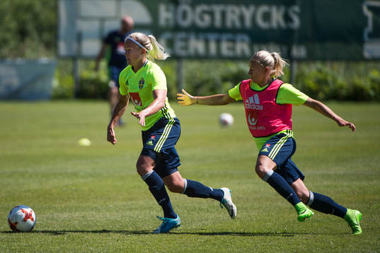 Hanna Glas och Stina Blackstenius