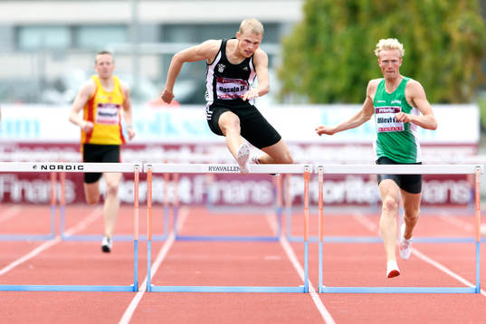 Isak Andersson, Upsala IF, tävlar 400m häck