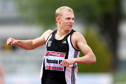 Isak Andersson, Upsala IF, tävlar 400m häck