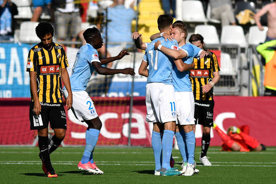 Malmö FFs Alexander Jeremejeff har precis gjort 0-1 och