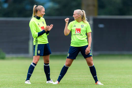 Fridolina Rolfö och Stina Blackstenius
