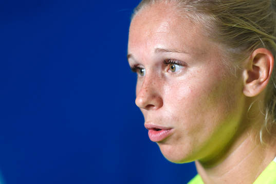 Jonna Andersson blir intervjuad
