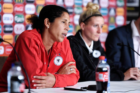 Förbundskapten Steffi Jones
