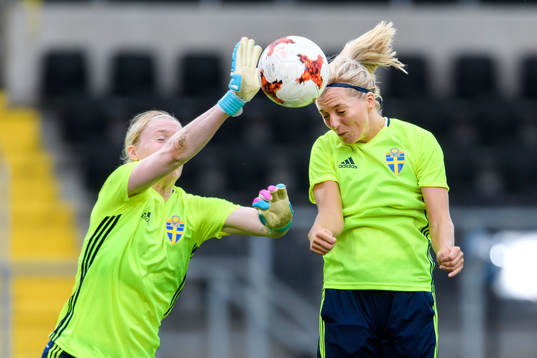 Målvakt Hedvig Lindahl och Linda Sembrant