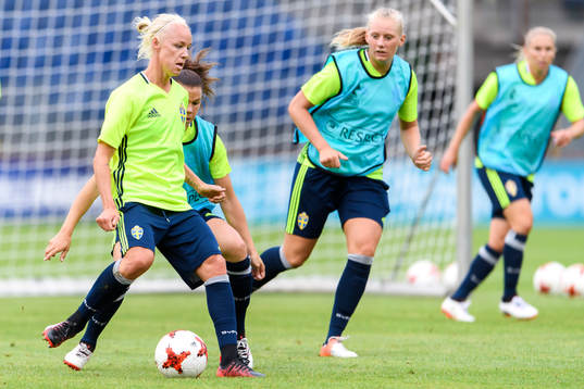 Caroline Seger och Stina Blackstenius