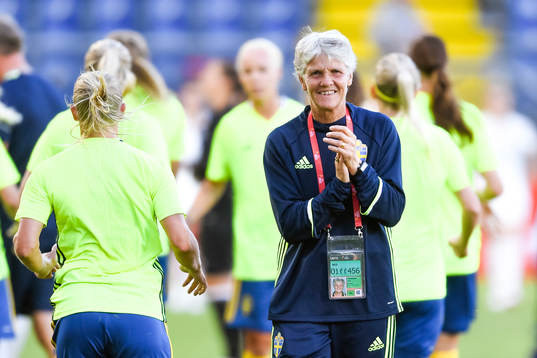 Sveriges förbundskapten Pia Sundhage  före