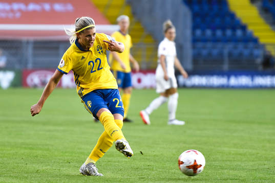 Sveriges Olivia Schough  i fotbollsmatchen mellan Tyskland