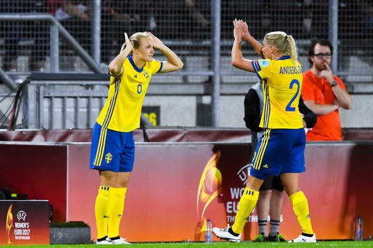 Byte mellan Sveriges Magdalena Eriksson och Jonna Andersson