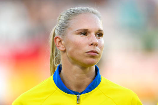 Sveriges Jonna Andersson vid lineup innan fotbollsmatchen