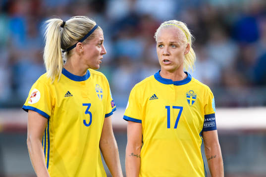 Sveriges Linda Sembrant och Caroline Seger i