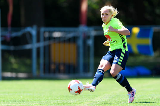 Elin Rubensson på en träning med det svenska landslaget