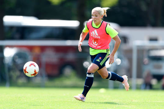 Elin Rubensson på en träning med det svenska landslaget