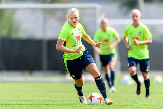 Stina Blackstenius på en träning med det svenska