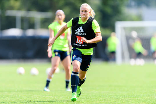 Julia Spetsmark på en träning med det svenska landslaget