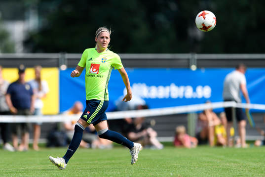Olivia Schough på en träning med det svenska landslaget