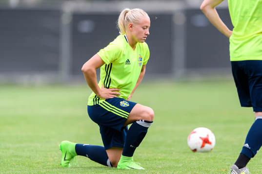 Julia Spetsmark på en träning med det svenska landslaget