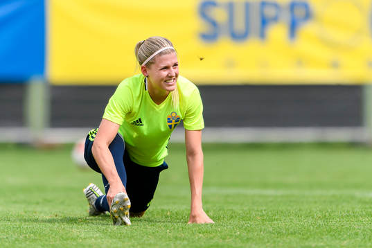 Olivia Schough på en träning med det svenska landslaget