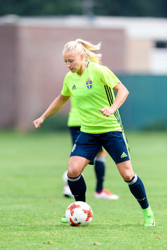 Julia Spetsmark på en träning med det svenska landslaget