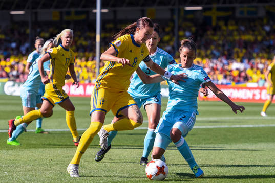 Sveriges Lotta Schelin och Rysslands Natalja Solodkaja i