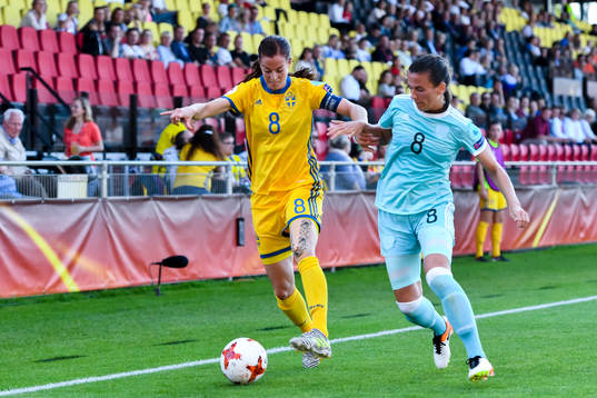 Sveriges Lotta Schelin och Rysslands Darja Makarenko i