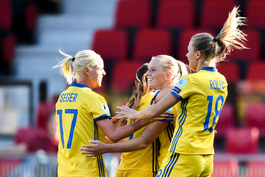 Sveriges Caroline Seger , Stina Blackstenius och Fridolina
