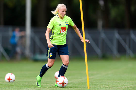 Julia Spetsmark på en träning med det svenska landslaget