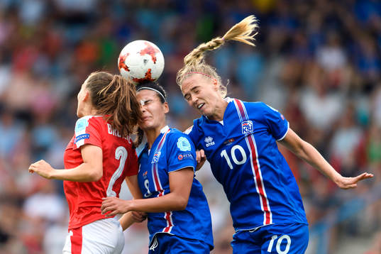 Bläddra bland fler bilder av Fotbolls-EM 2017, Dag 7, Island - Schweiz