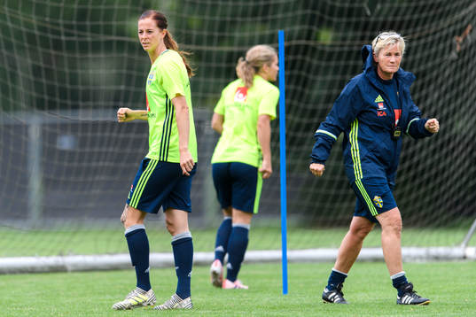 Lotta Schelin och assisterande förbundskapten Lilie