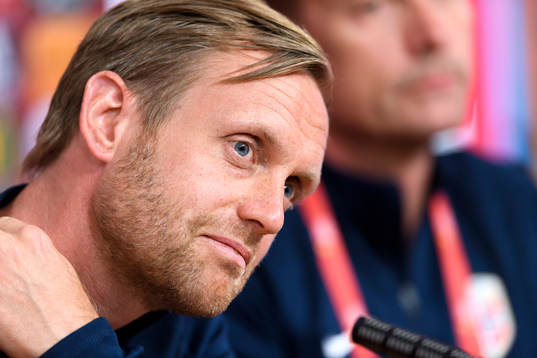 Förbundskapten Martin Sjögren på en presskonferens med