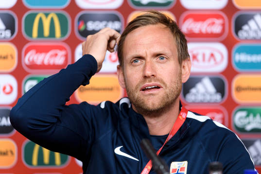 Förbundskapten Martin Sjögren på en presskonferens med