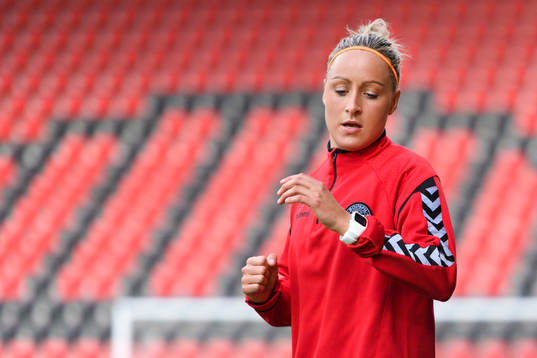 Sanne Troelsgaard på en träning med det danska landslaget