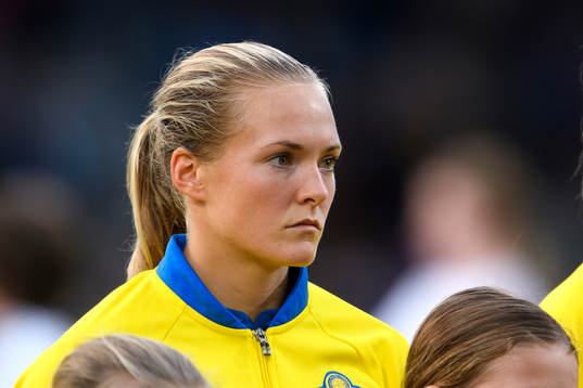 Sveriges Magdalena Eriksson vid lineup innan matchen mellan